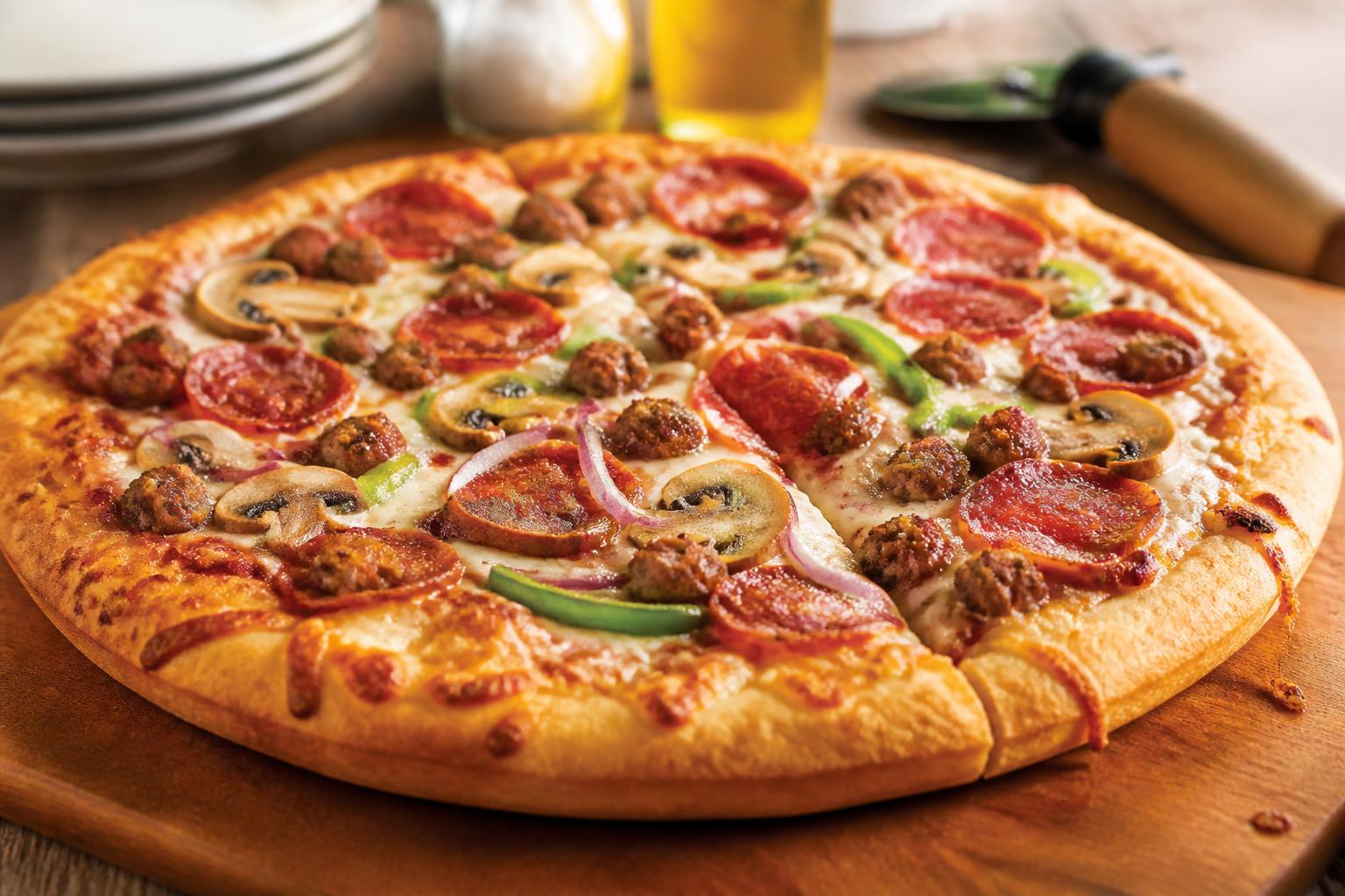 découvrez notre recette de pizza américaine avec des astuces pour obtenir une pâte moelleuse et une garniture savoureuse, pour un résultat délicieux à chaque fois.
