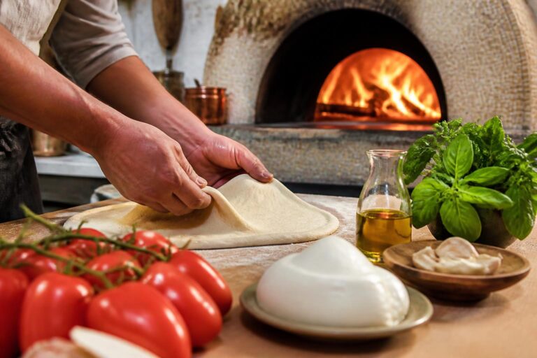 découvrez la recette traditionnelle de la pizza napolitaine avec nos secrets et astuces pour réussir une pâte parfaite et une garniture savoureuse.