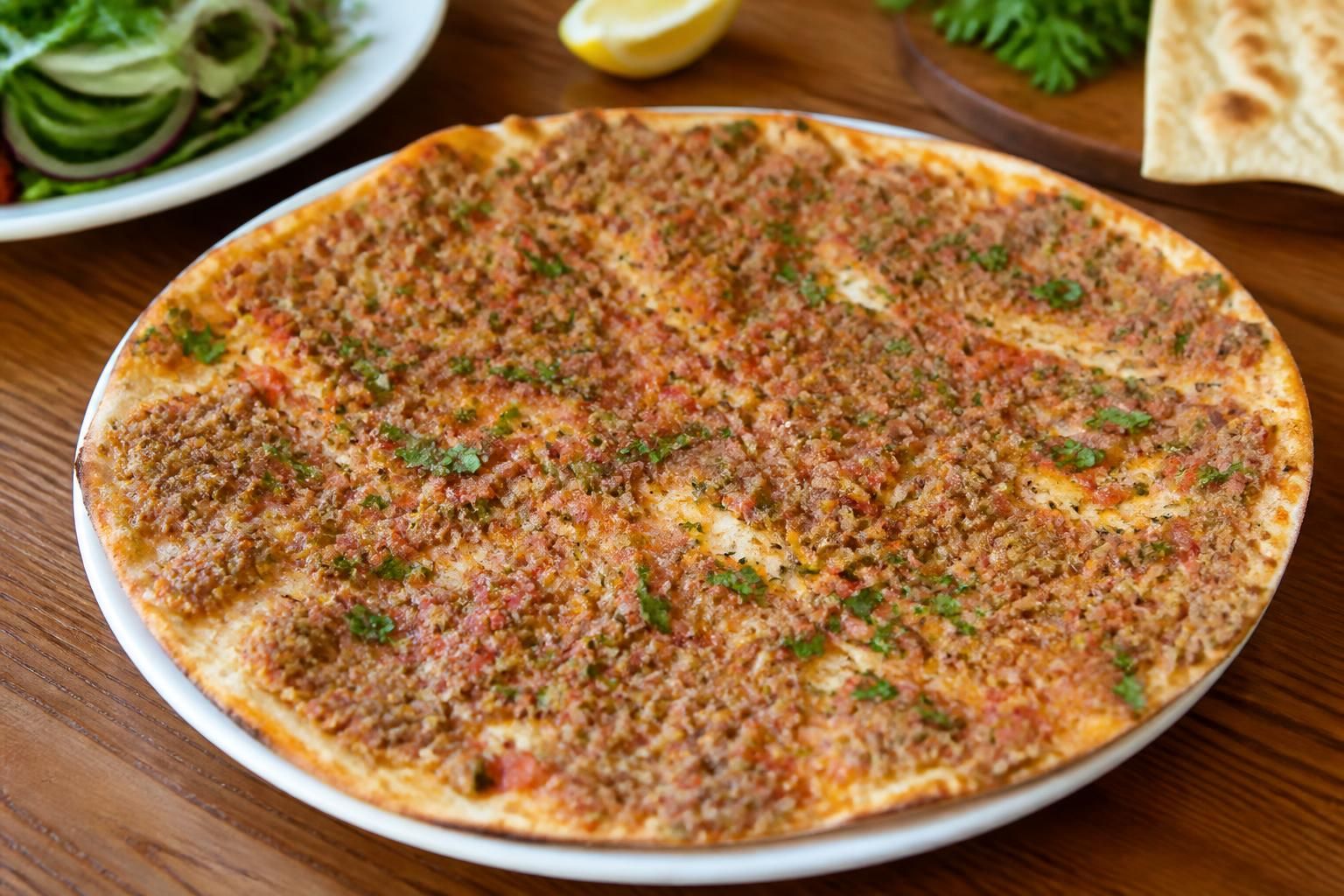 découvrez la recette authentique de la pizza turque, alliant saveurs traditionnelles et astuces pour une pâte parfaite. apprenez à préparer ce délice oriental chez vous dès aujourd'hui !