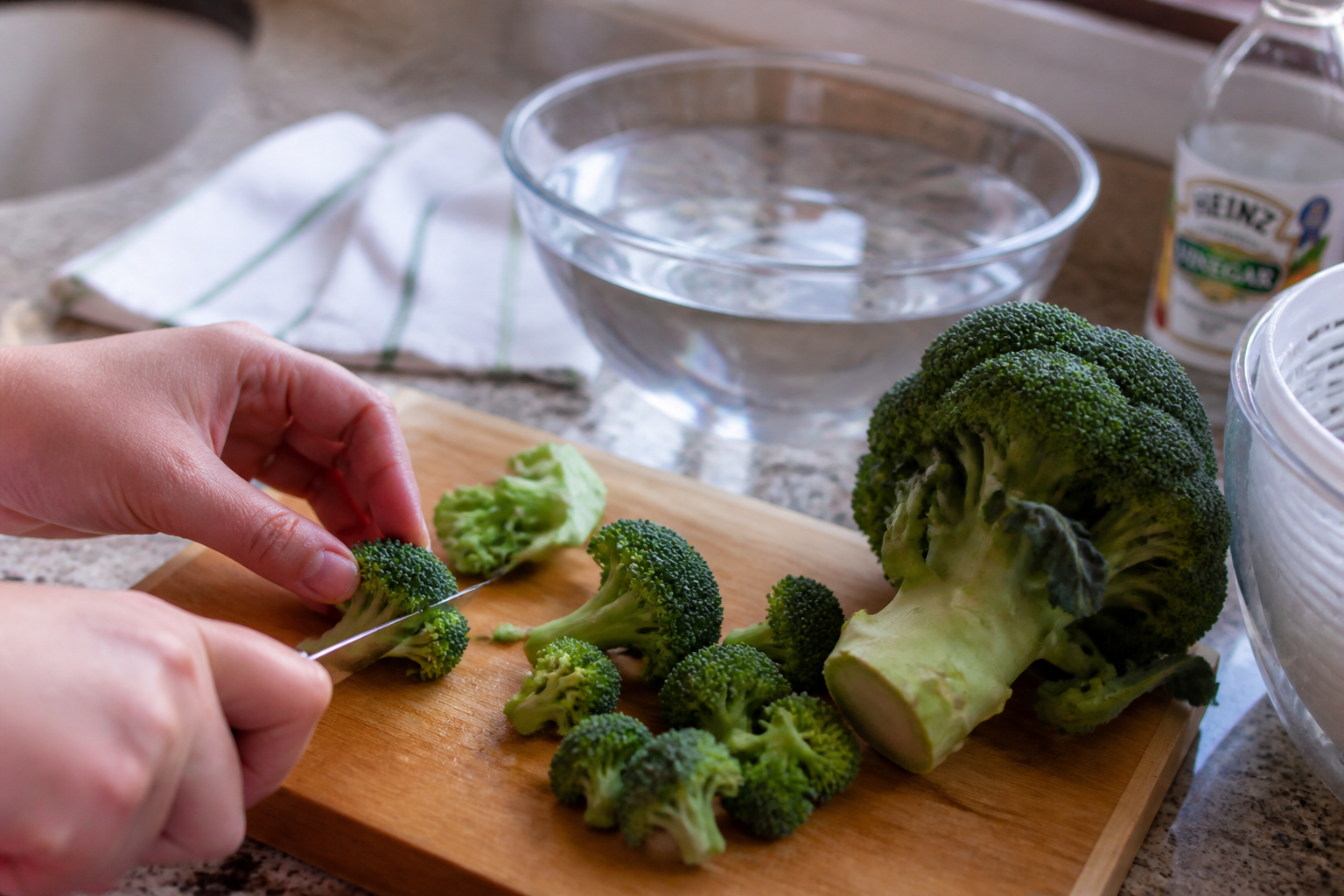 Couper un brocoli en 10 minutes : la technique des sommités