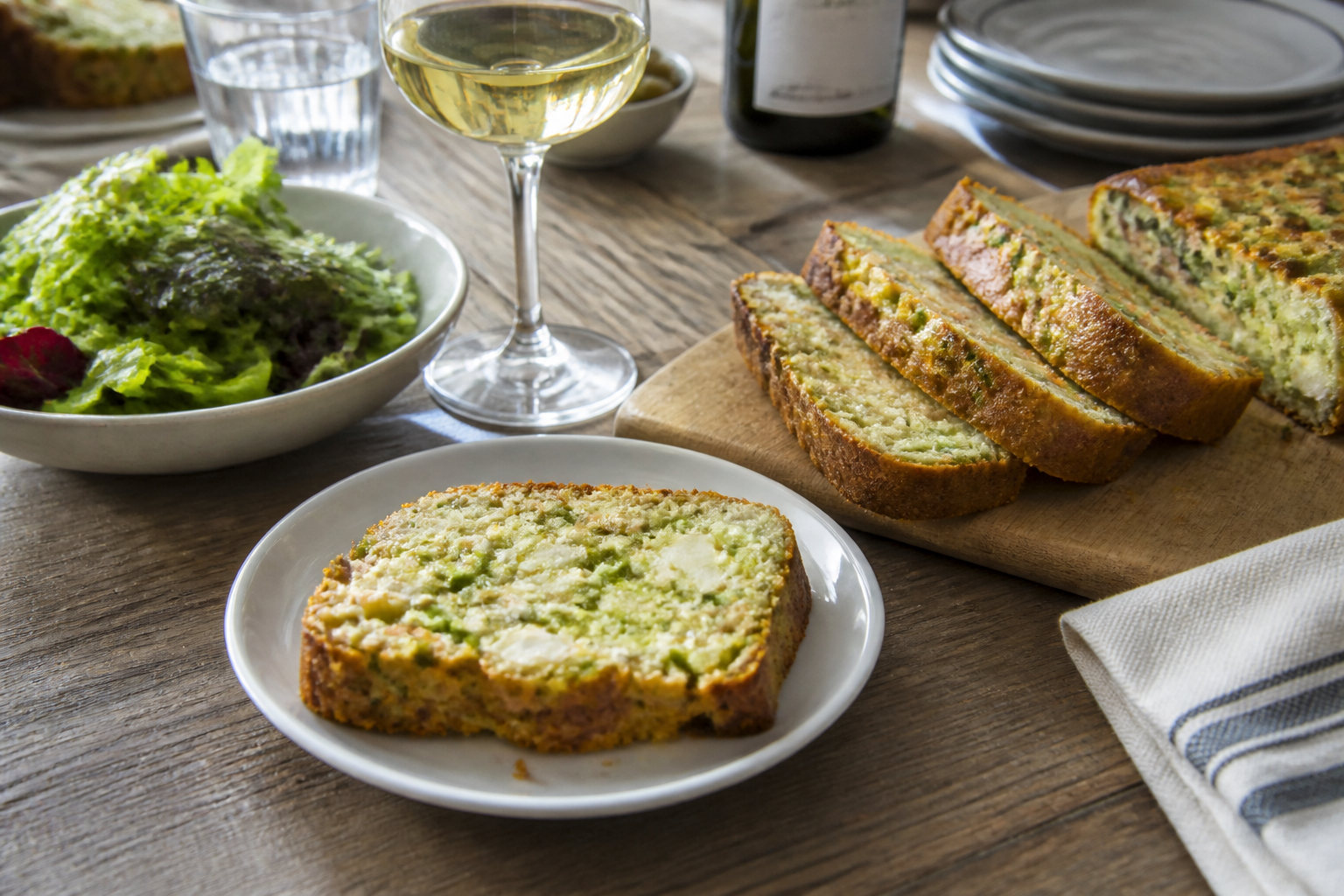 Cake courgette feta : la recette moelleuse parfaite pour l’apéro